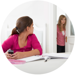 image of daughter at a desk being watched by her mum at the door -10 tips to assist students with focus & motivation