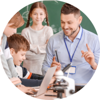 Organising Students BLOG image of a teacher demonstrating something in a classroom
